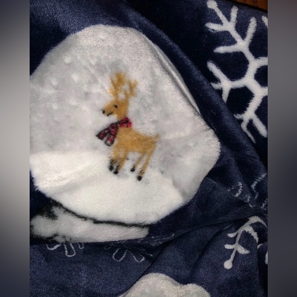 NWT Rae Dunn Throw/Blanket LET IT SNOW Midnight Blue 50x70 Snowglobe Snowflake - Picture 3 of 4